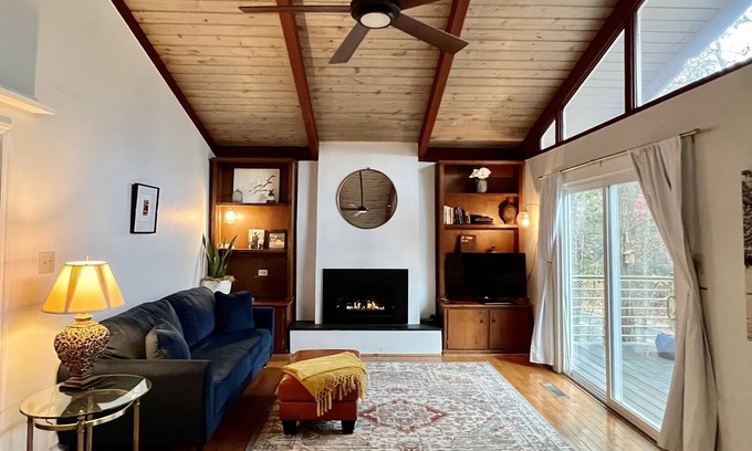 Royal Pines House | Welcome to the Acorn Cottage minutes from Biltmore & Asheville attractions!