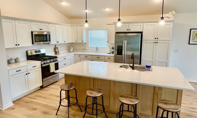Okahumpka House | Welcome to The Dove at EastportnA 3BR/3 FULL BA home in The Villages, Florida
