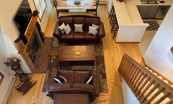 Lincoln House | Welcome to The Great Life at Forest Ridge Beautiful 4+ Bdrm, 3.5 Bath