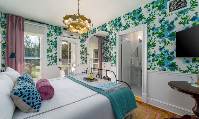 Nellysford Hotel | Welcome to the newly appointed Everett Estate: Where Modern Luxury Meets Historic Charm