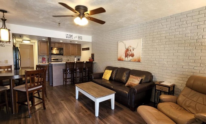 River Ranch Condo | Welcome to the Ranch! Spacious LUXURY FAMILY SUITE 202