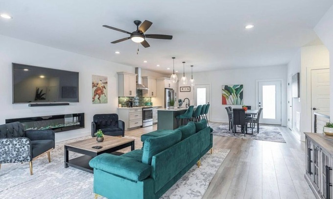 Lexington House | Welcome to The Rupp & Rye, a distillery heights fave townhome, 5min walk to Rupp