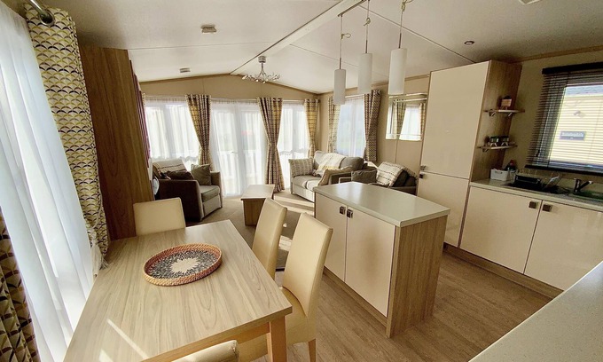 South Cerney Ski Chalet | Welcome to 'ThisOne' our Hoburne Cotswolds little escape
