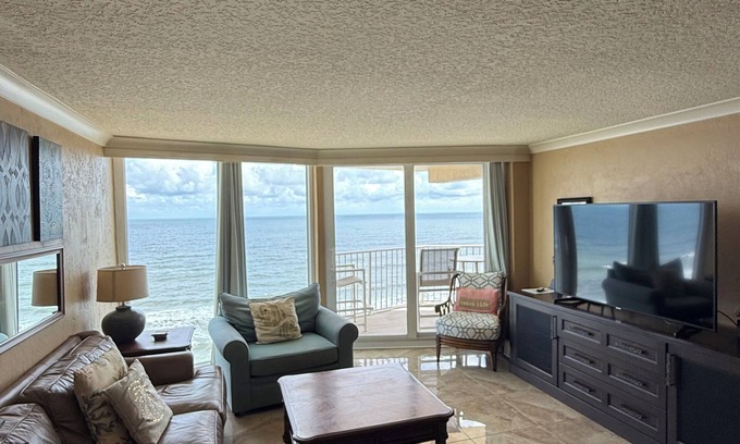 Winthrop Holding Condo | Welcome to your perfect beachfront condo in Daytona Beach Shores!