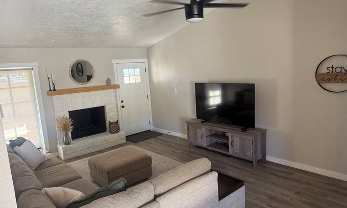 Bellair House | Welcome to your home away from home in sunny Glendale, Arizona!