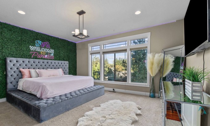 South Gateway House | Welcome to your new favorite spot! W/hot tub!
