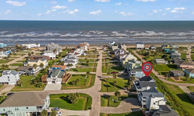 Pirates Beach House | Welcome to your ultimate seaside escape!