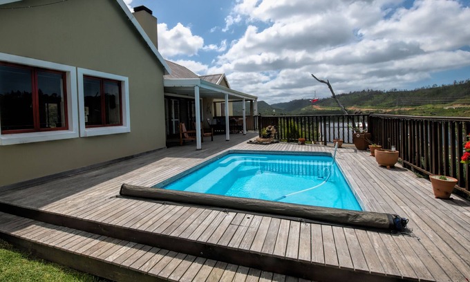 Knysna House | Welcome you to Hubert's Haus. Self-Isolate your family in peace and nature.