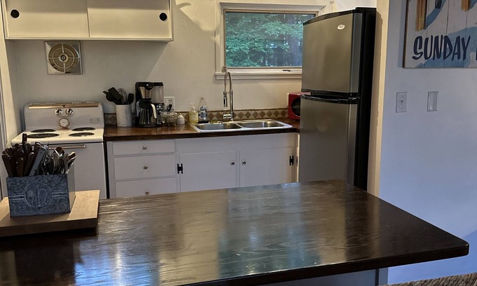 Greenwood House | Welcoming 2-bedroom house with AC in Greenwood