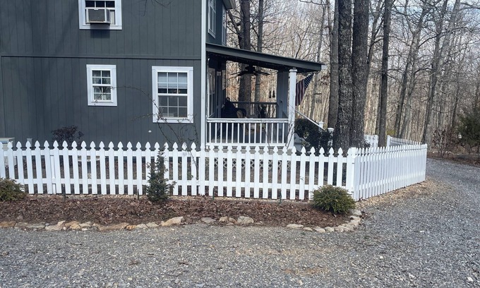 Coosa Cabin | Welcoming 3-bedroom cabin with AC in Gaylesville