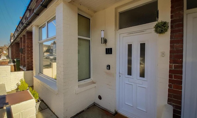 Eastbourne House | Welcoming 4 Bed Holiday Home in Eastbourne