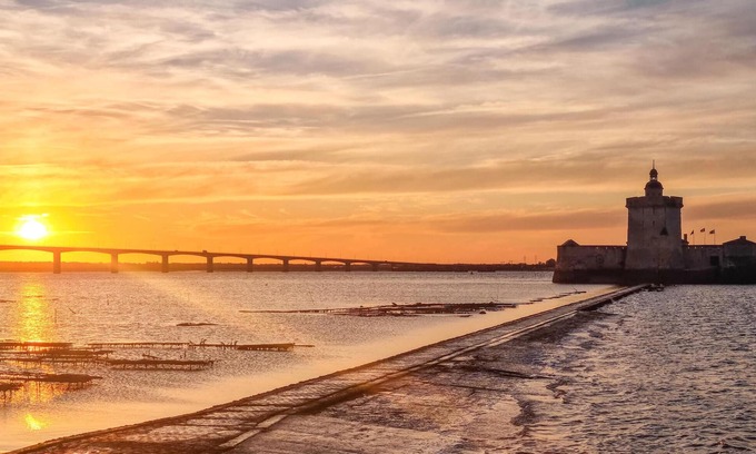 Longeves House | Welcoming and family vacation home near La Rochelle.