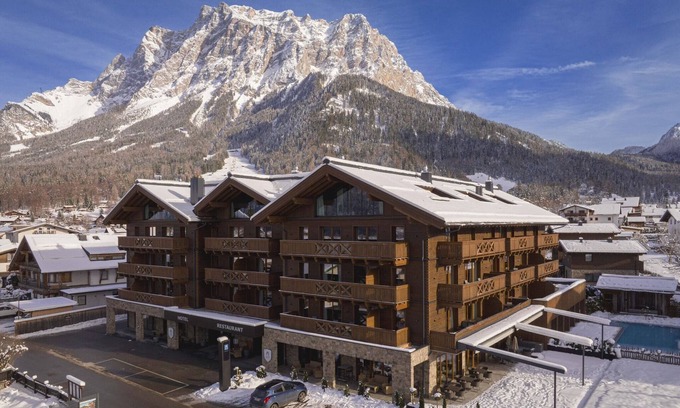 Ehrwald Ski Chalet | Welcoming chalet with balcony