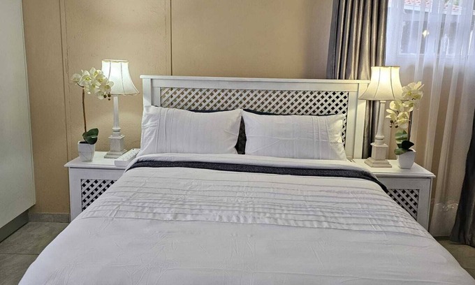 Greater Johannesburg Metropolitan Area Cottage | Welcoming cottage with WiFi just close to Mall of Africa