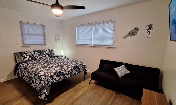 Irving Apartment | Welcoming Cozy &Private Studio Apt @Irving-NorthDFW Free W&D Stays 30+ days only