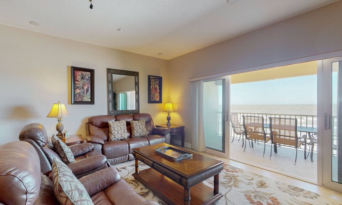 Independence Square Condo | Welcoming Gulf-front condo with pool & hot tub - direct beach access