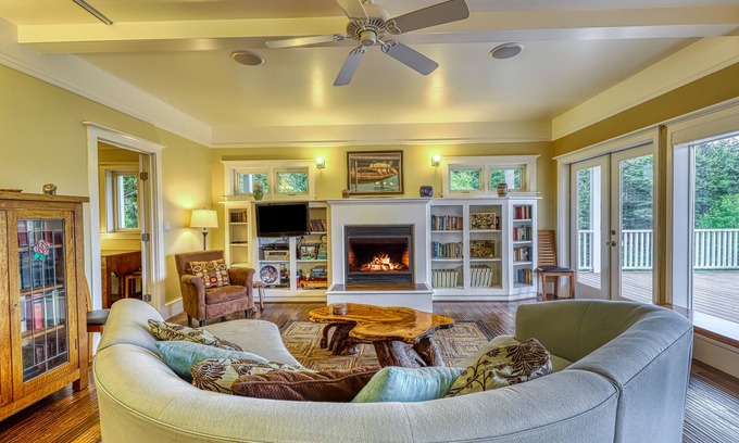 Eastsound House | Welcoming Orcas Island home w/bay views and contemporary features