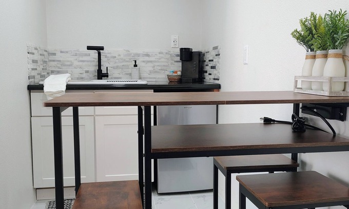 Roseville Apartment | Welcoming studio in Roseville perfect for a cozy getaway