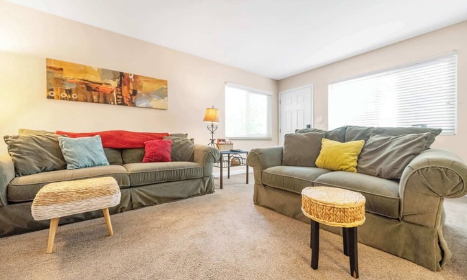 Visalia Apartment | Well-cared for Apartments, Quick Walk to Med Center, Downtown, Value for Long St