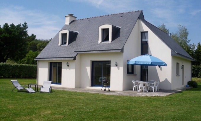Plomodiern House | Well equipped house in a quiet area of ​1700m2 fenced near the beaches
