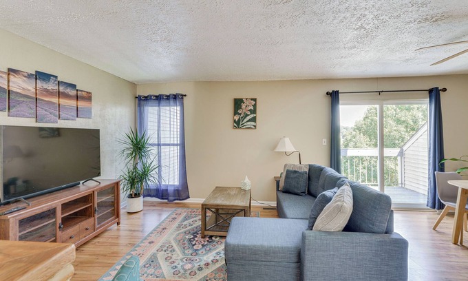 Hickory Condo | Well-Equipped Lake Hickory Condo: Community Dock!