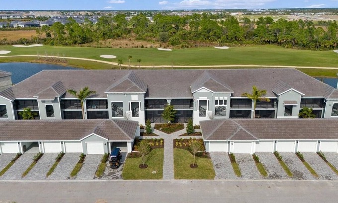 Venice Condo | Wellen Park CC - Golf Cart Included - 2 Bed/Bath Overlooking 11th hole