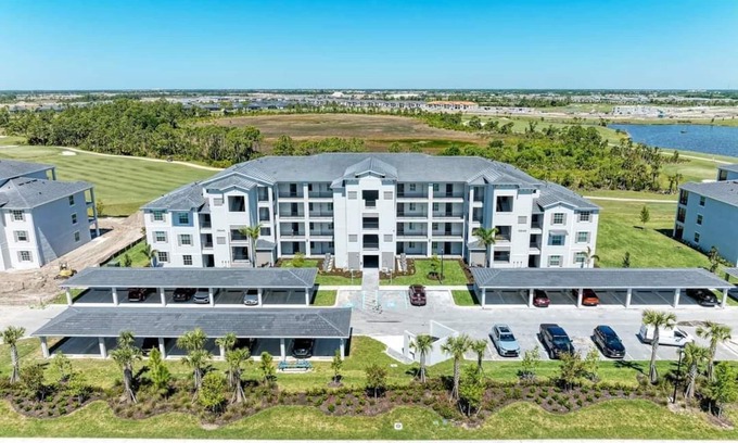 Venice Condo | Wellen Park Golf & Country Club Overlooks 10th Hole, Lake. 2 Golf Memberships