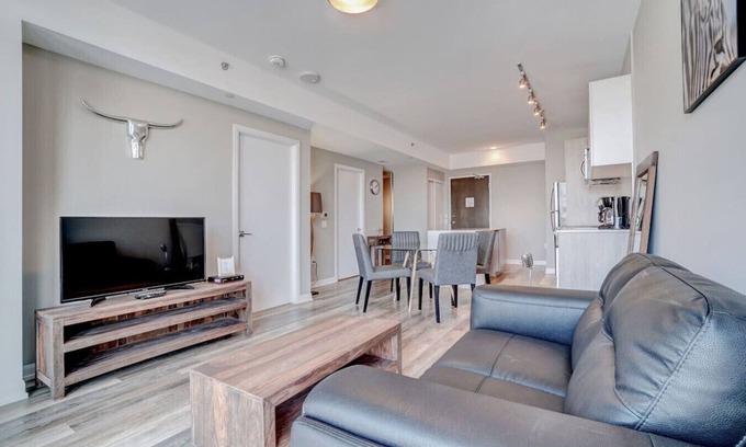 Wellington Village Apartment | Wellington 1B with DEN