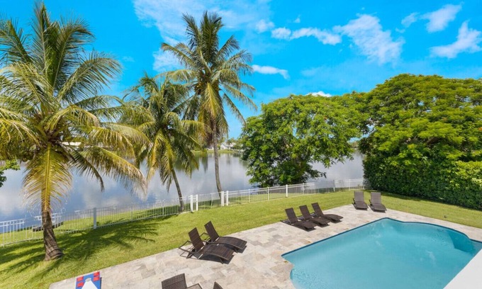 Wellington Apartment | Wellington Lakehouse Heated Pool & Views