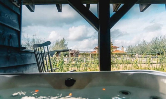 Maasland Apartment | Wellness apartment with jacuzzi