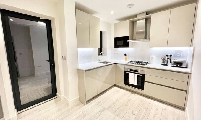 Barnhill Apartment | Wembley Stadium - Ground Floor Garden Apartment