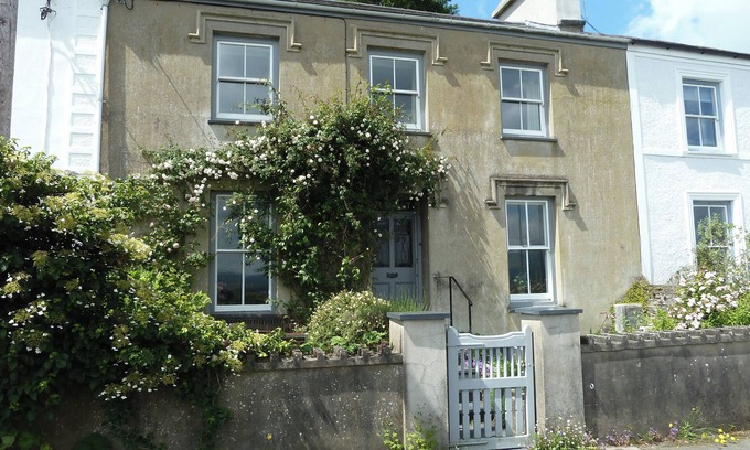 Borth-y-Gest House | WENALLT, pet friendly, character holiday cottage in Porthmadog
