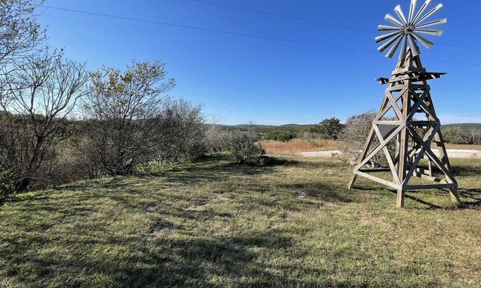 Bandera House | West 1077 Guest Ranch - Hackberry Room 8