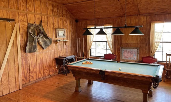 Bandera House | West 1077 Guest Ranch - Hackberry Room 9