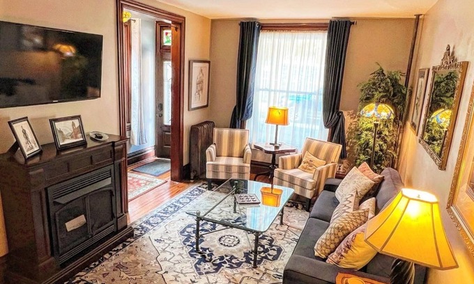 Ashfield House | West Broadway Guesthouse with off-street parking