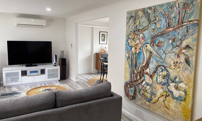 Healesville House | West End on Maroondah, a stones throw from the Four Pillars hospitality precinct