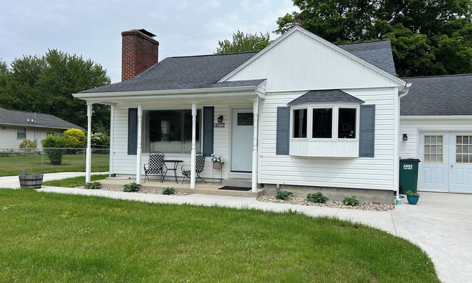 Norton Shores House | West Lake Harbor -home close to Maranatha and Hoffmaster State Park