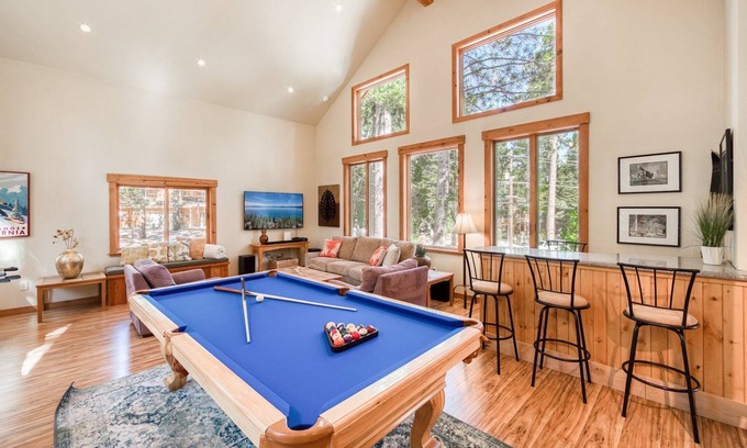 Sunnyside House | West Pine By Tahoe Getaways - Private Pet-Friendly West Shore Cabin w Hot Tub & Pool Table!