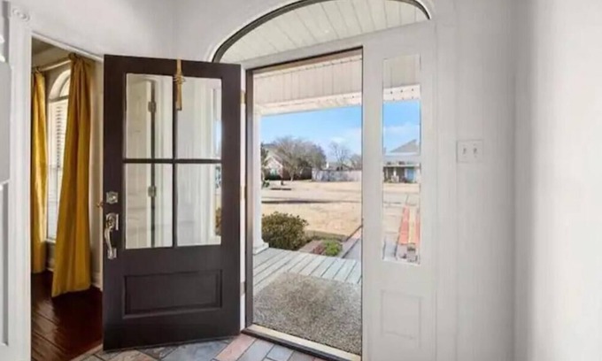 Alexandria House | WEST POINTE Piece of Mind HoMe Stays