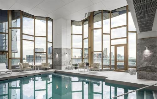Melbourne Central Business District Apartment | West Side Skies 57th Floor Splendour