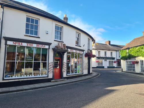 Wimborne Apartment | West Street Views #2 - Prime Location & Home office