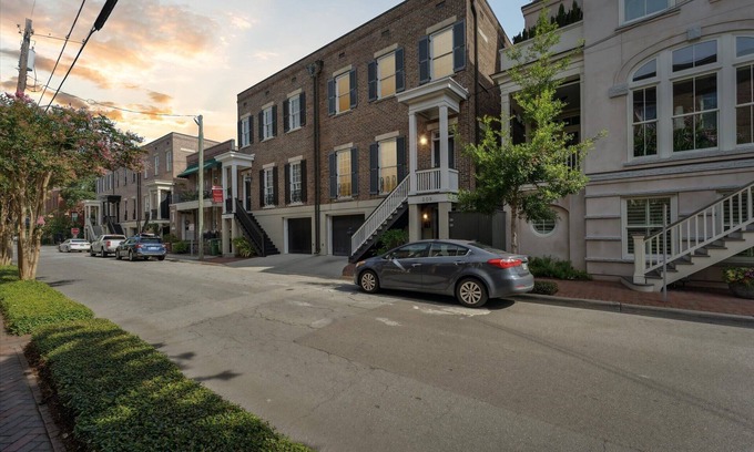 Historic Downtown Savannah Apartment | West Taylor Garden Retreat