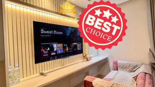 Jakarta Apartment | West Vista Apartment JKT Modern Design w/55” TV and 40/mbps Wi-fi