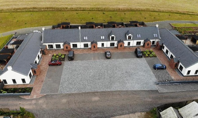 Alexandria House | Westertonhill Lodge 3 Double Bedrooms Sleeps 8 With Private Hot Tub Hire Available