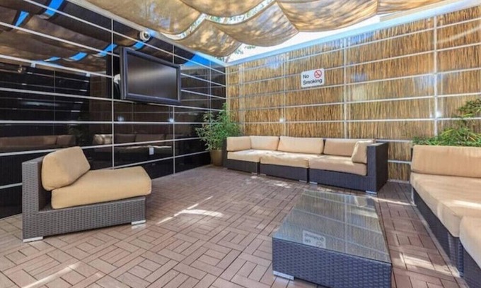 Westwood Apartment | Westwood Vacation Home near UCLAnn