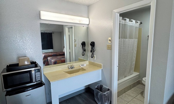 Hubbard Hotel | Westworld Country Inn