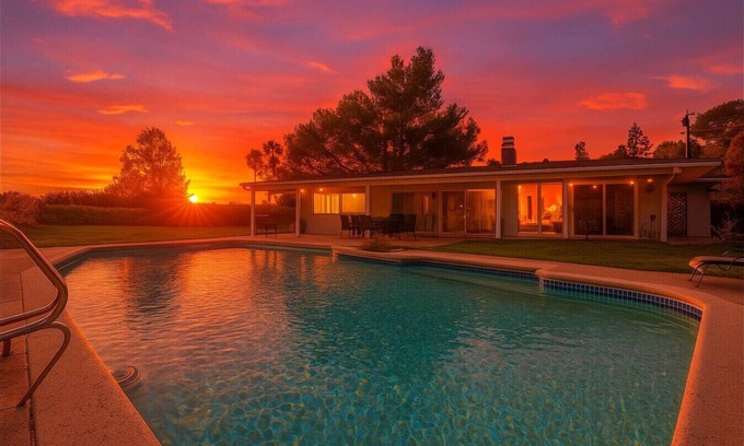 Sunland-Tujunga House | Wexford Hills Poolside Haven Backyard, BBQ