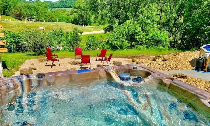 Lansing Cabin | Wexford Hollow Lodge w/ Hot Tub Jacuzzi & Pool