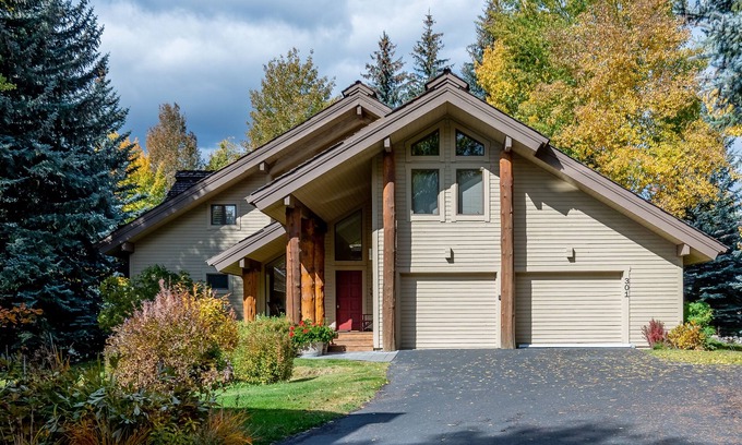 Weyyakin Ranch House | Weyyakin Home - Amazing Home for 13 Just Minutes From Downtown
