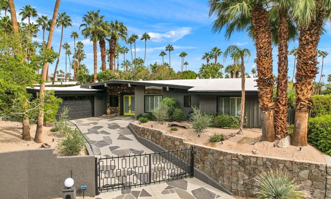 Palm Springs House | What Happens In Vista